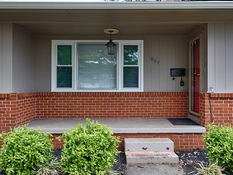 607 Bob Wallace Ave SW — Photo 2