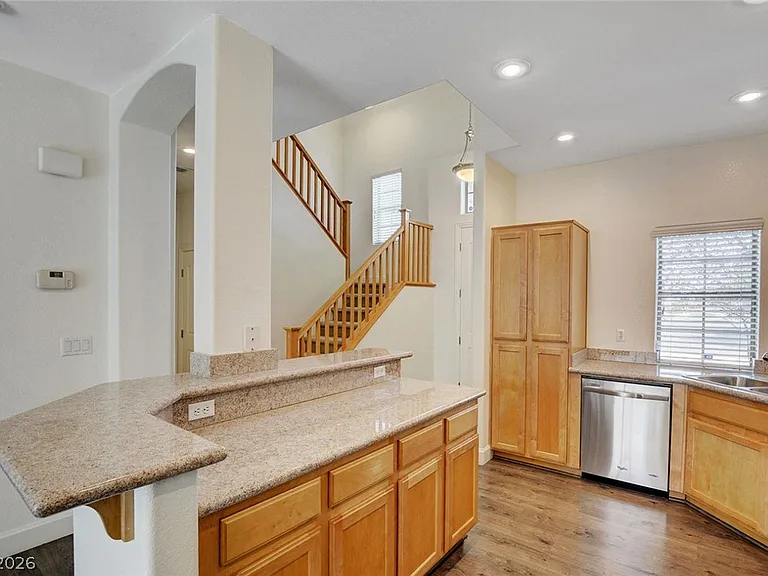 127 Tilbury Ave — Photo 7