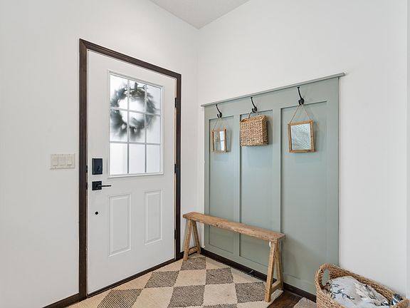 3rd image of 2574 Vierling Dr E