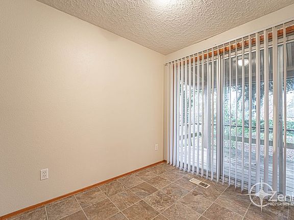 4th image of 5619 NE 119th St