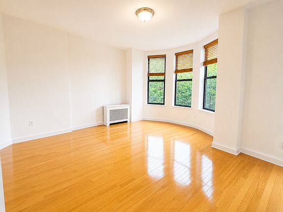 2nd image of 636 Carlton Ave APT 2R