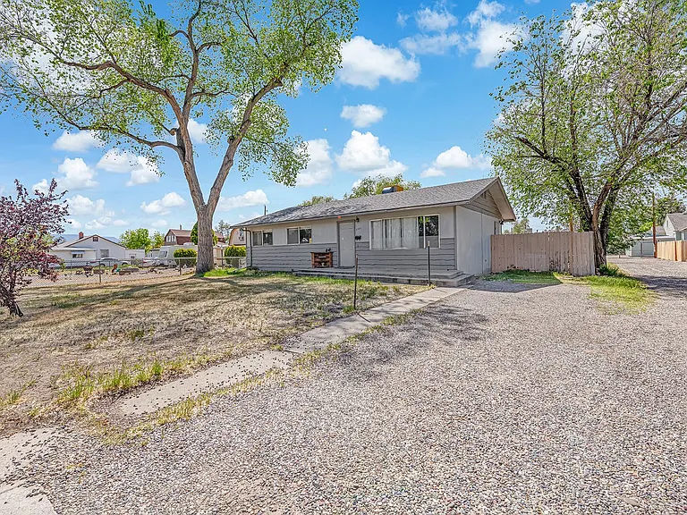2325 Texas Ave — Photo 2