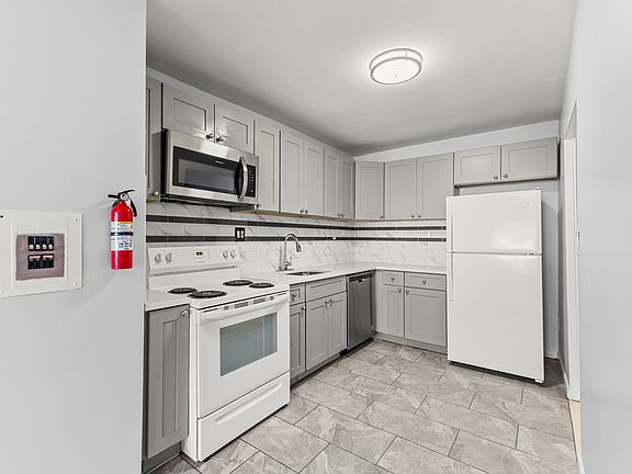 3rd image of 61 Linden St #41e23727d