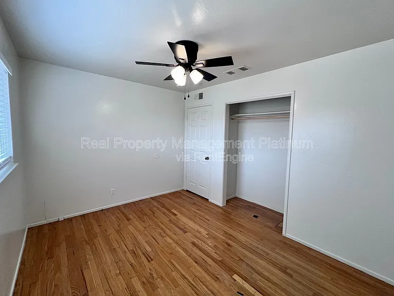 4467 N Van Dyke Ave — Photo 12