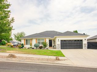 360 N Deanjou Ave, Eagle Point, OR 97524