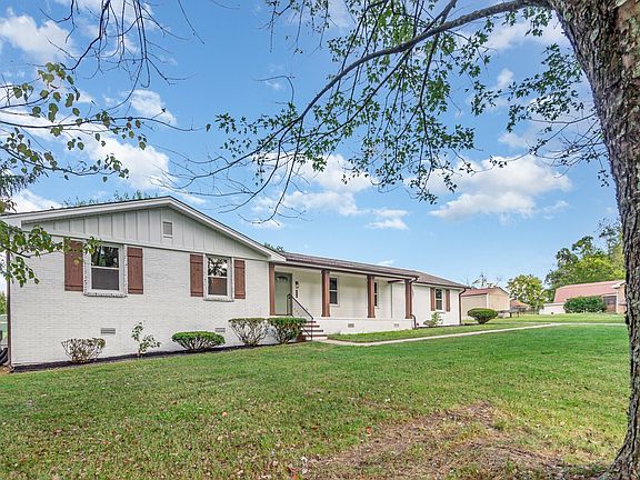 3rd image of 231 S Palmers Chapel Rd