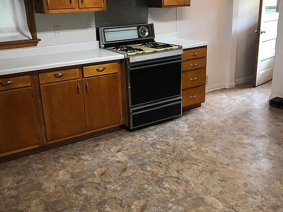 5th image of 920 Meadow Ct