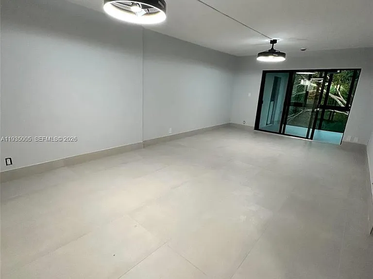 9440 SW 8th St #402 — Photo 40