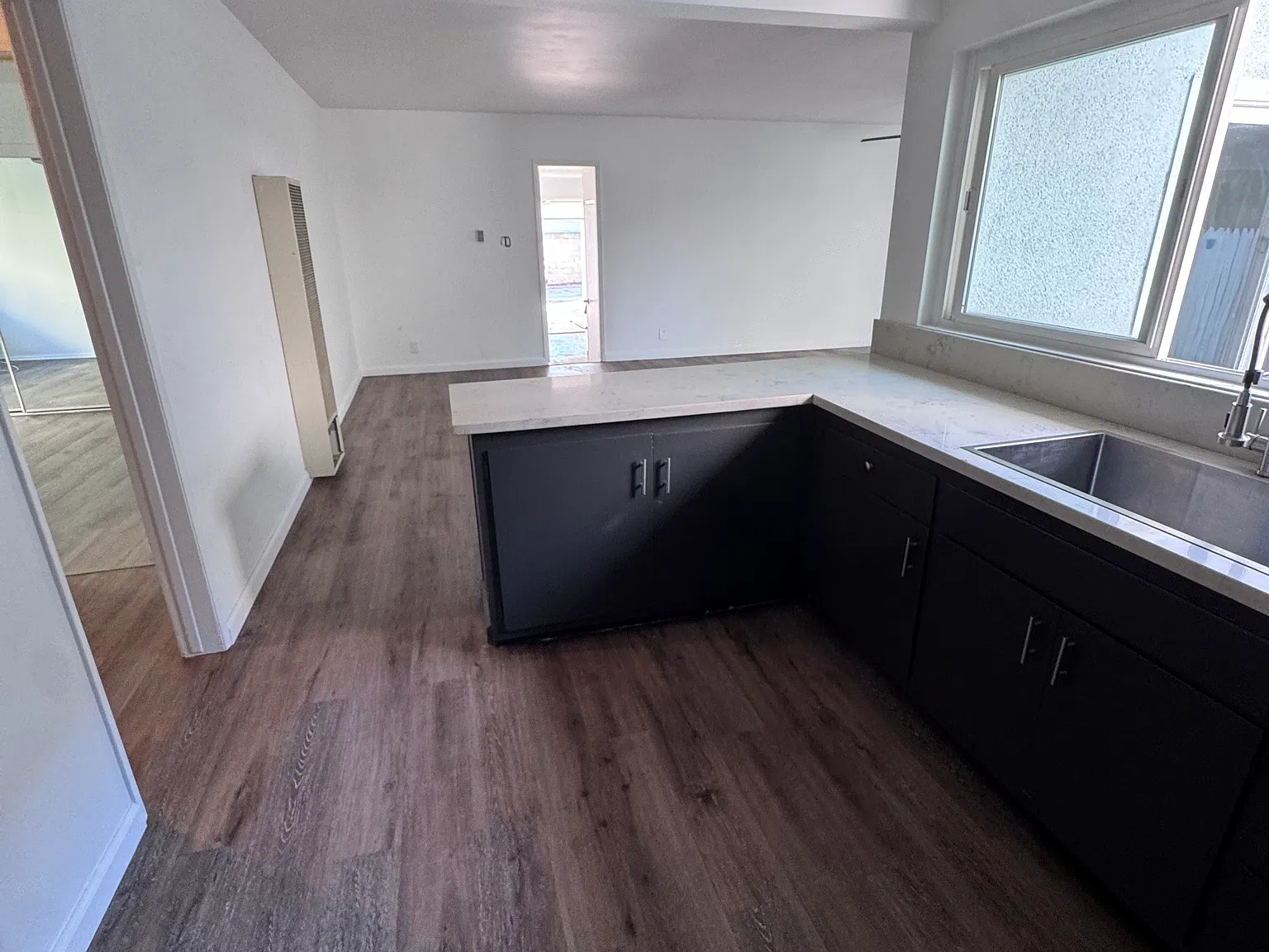 2 bed, 810 sqft, $3,100 — Photo 2