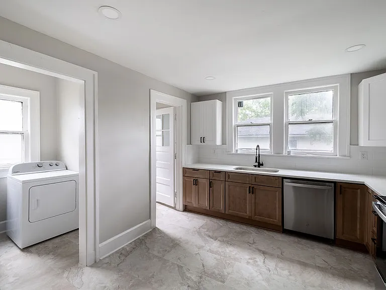 3554 N College Ave — Photo 16
