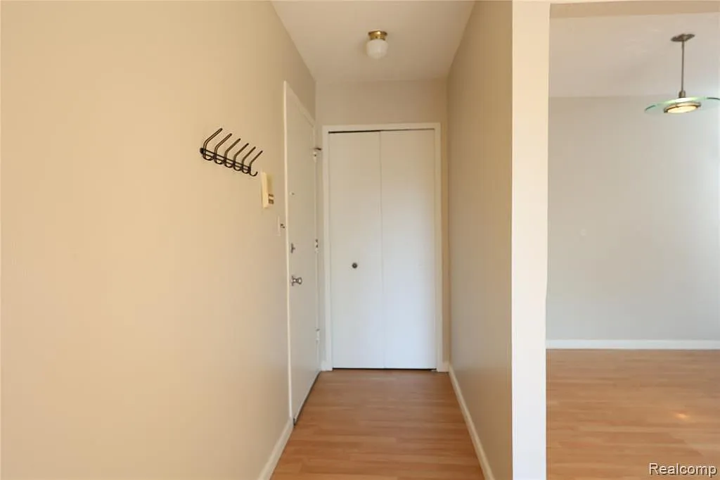 2 bed, 2.0 bath, 920 sqft, $1,200 — Photo 4
