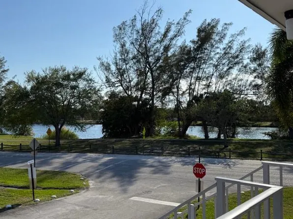 2840 Lake Osborne Dr APT 202, Lake Worth, FL 33461