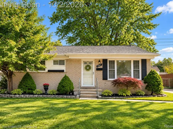 4061 Hayes St, Wayne, MI 48184