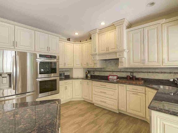 3rd image of 32 Acacia Dr