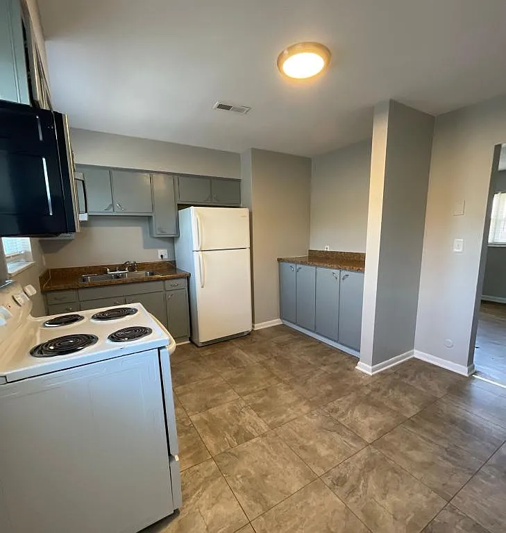 1409 McDonald Ave. - #3 — Photo 1
