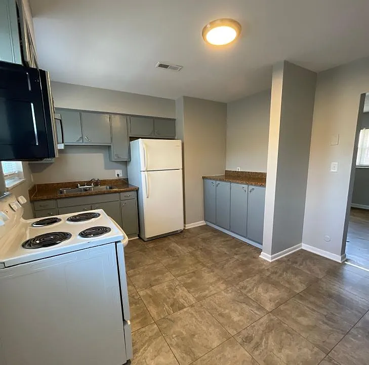 1409 McDonald Ave #3