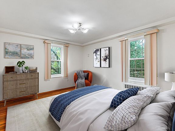 3rd image of 140-18 Burden Cres Unit 404