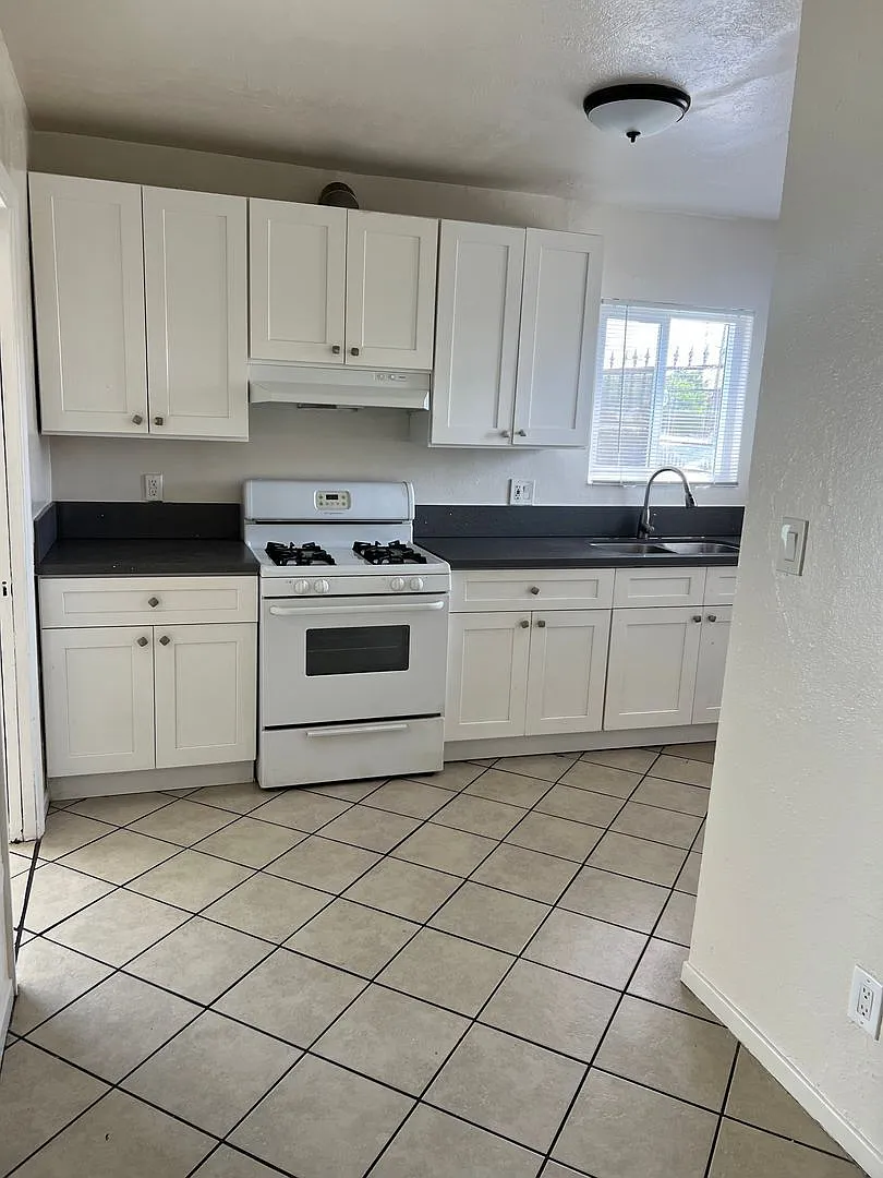 2 bed, 1.0 bath, 750 sqft, $2,289 — Photo 1