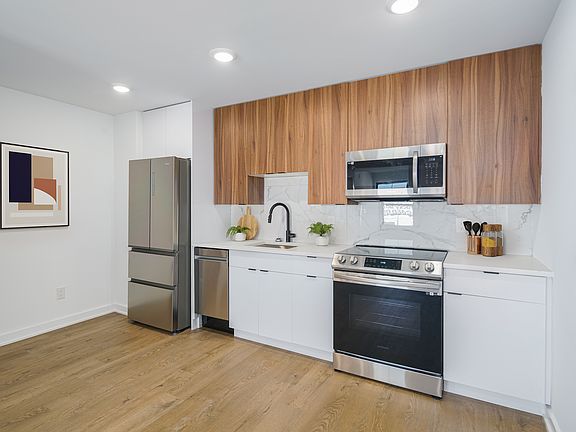 2nd image of 640 Moore St Unit 204