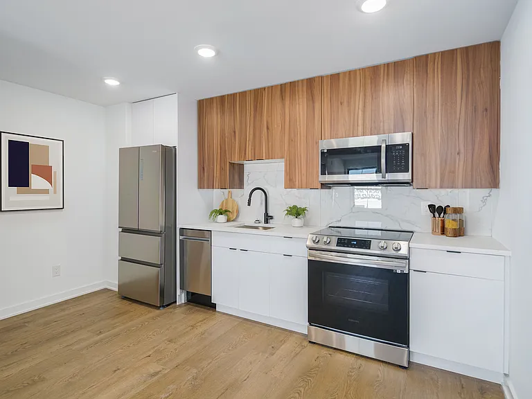 640 Moore St #204 — Photo 2