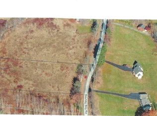 2 Bauneg Beg Rd, Sanford, ME 04073