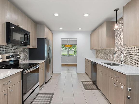 2nd image of 610 SWEETBRIAR ROAD