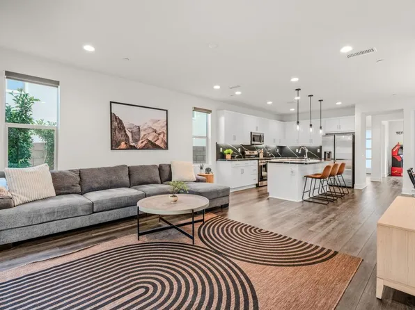 35821 Cannon Dr, Palm Desert, CA 92211