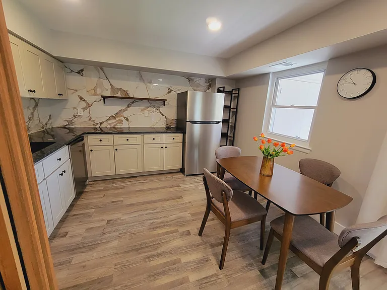 76 Wexford Dr — Photo 2