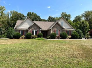 182 Oak Leaf Dr, Reidsville, NC 27320