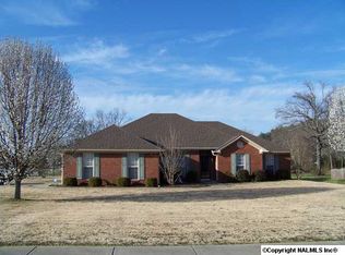 15 Corwin Dr, Decatur, AL 35603