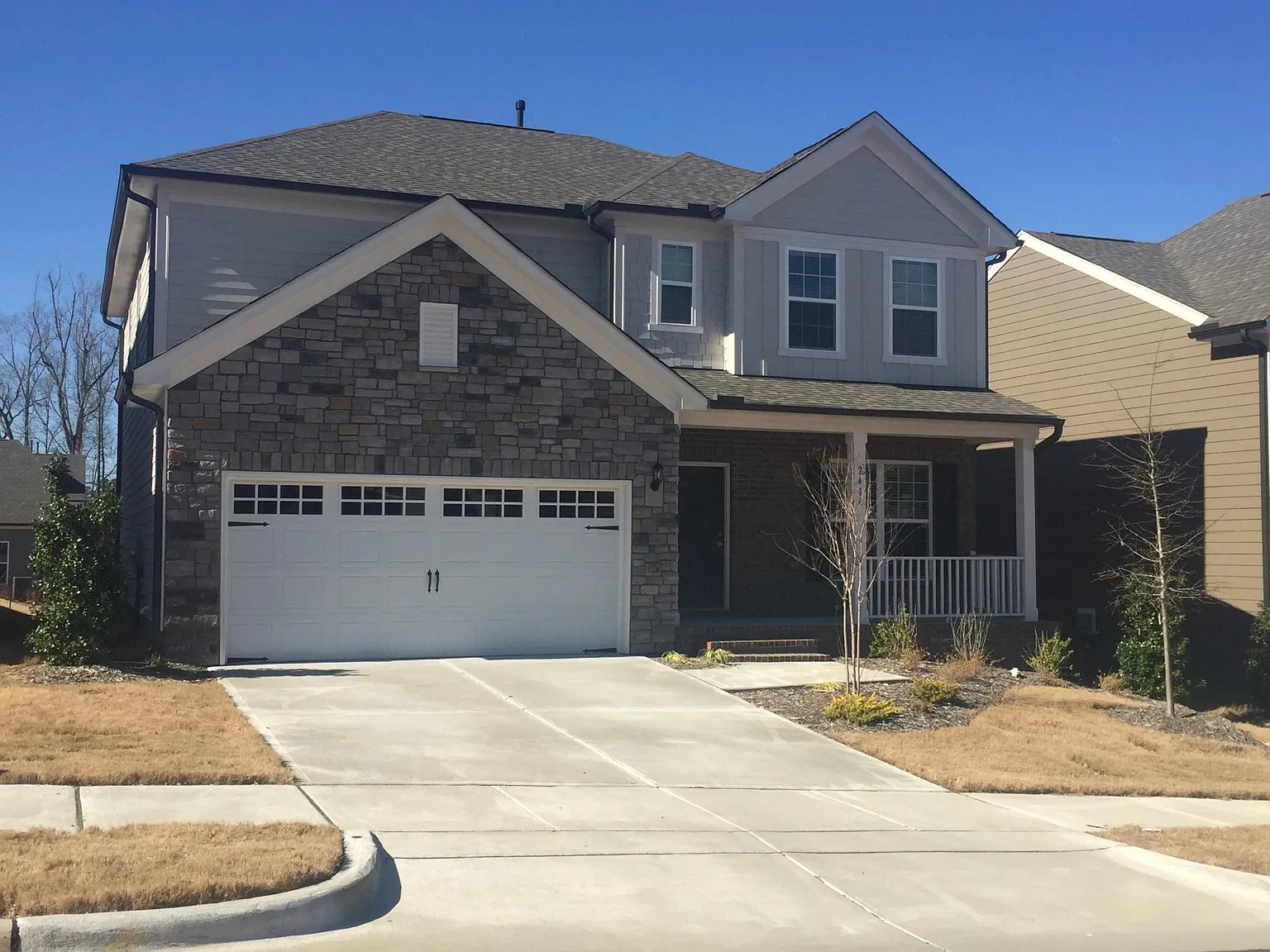 4 bed, 2.5 bath, 2680 sqft, $2,600 — Photo 1