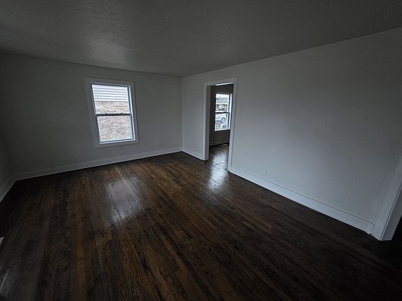 3rd image of 6200 California Ave