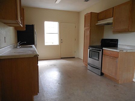 2nd image of 2411 Gillis St