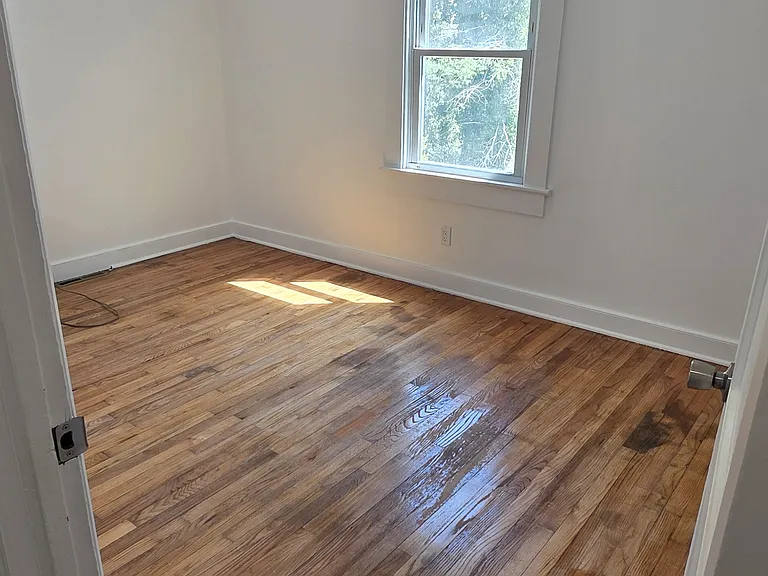 220 Warren St — Photo 10