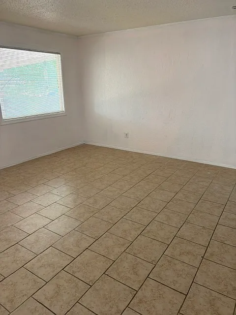 3 bed, 1414 sqft, $2,000 — Photo 3