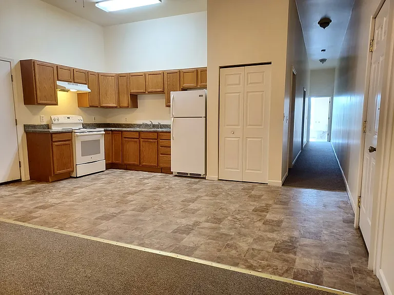 208 N State St — Photo 1