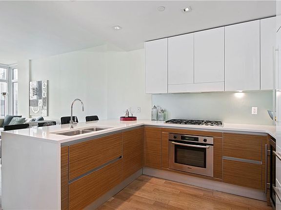 4th image of 555 W 59th St APT 12C