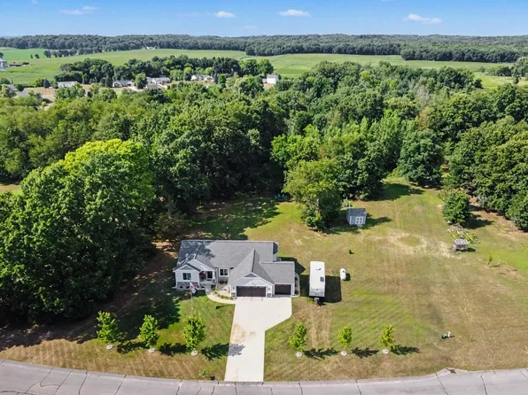 2759 Wildflower Dr, Middleville, MI 49333