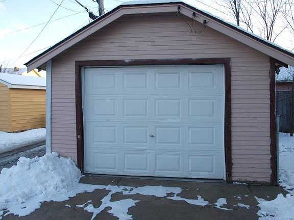3rd image of 2630 Queen Ave N