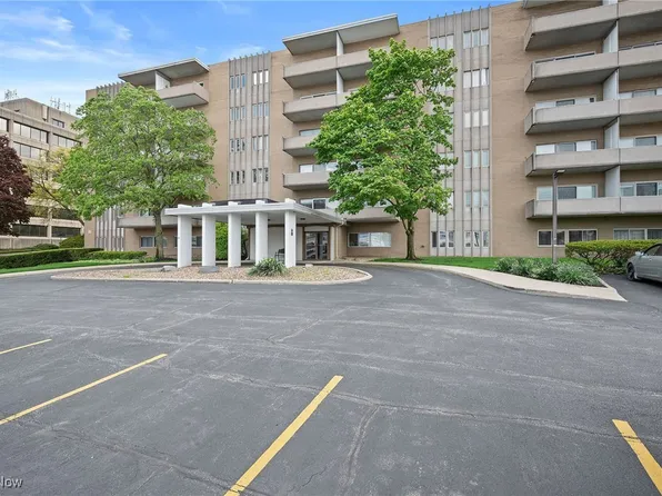 3167 Linden Rd APT 201, Rocky River, OH 44116