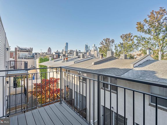 2nd image of 825 Bainbridge St #304