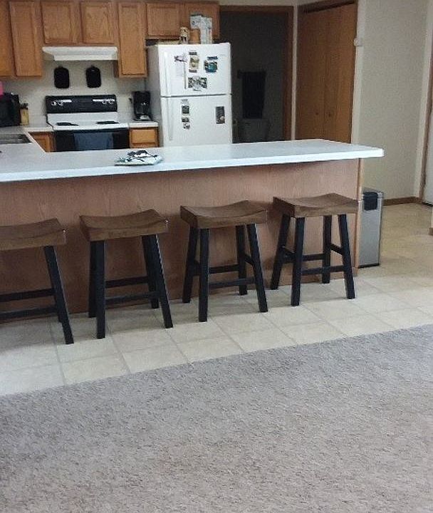 1st image of 828 E Prairie Ln APT 3