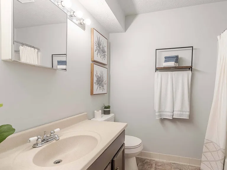 High Park Apartments — Photo 7