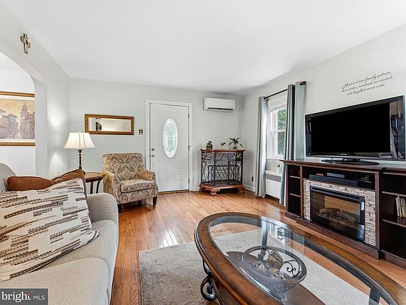 5th image of 106 Merion Ave