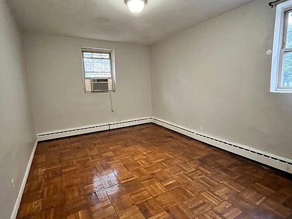 5th image of 31 Duncan Ave #1C