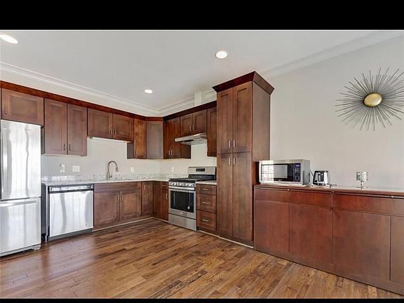 2nd image of 15868 Valleyview Dr #15868