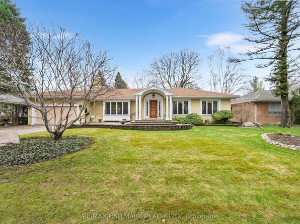 154 Valley Rd, Toronto, ON M2L 1G4