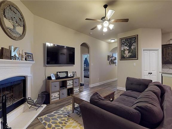 4th image of 290 Blackhaw Dr