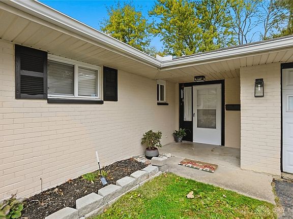3rd image of 651 Wiltshire Blvd