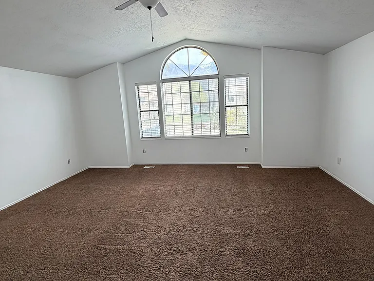 5043 S 1150 E — Photo 6